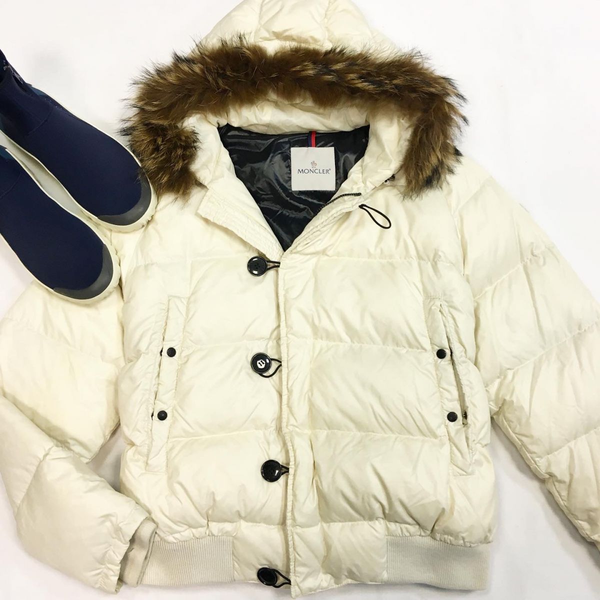 #mechtamen Пуховик Moncler  размер 5 цена 26 155 руб Кеды Prada  размер 45 цена 15 385 руб