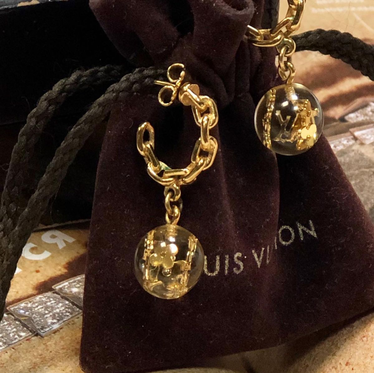 Серьги Louis Vuitton цена 15 385 руб