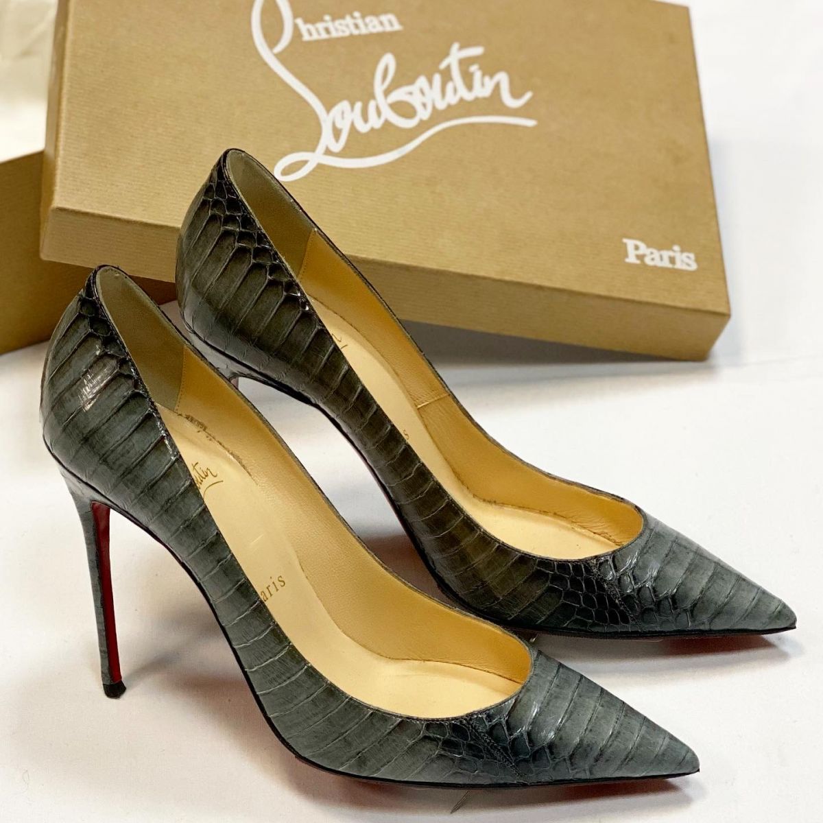 Туфли Louboutin  размер 38.5 цена 15 385 руб 