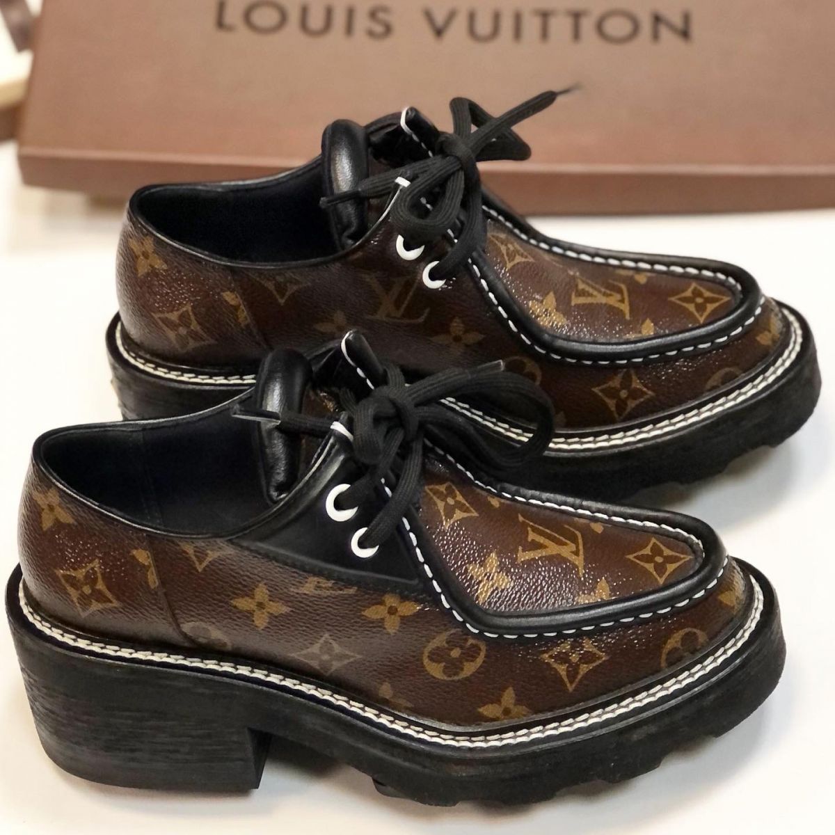 Ботинки Louis Vuitton  размер 37 цена 46 155 руб 