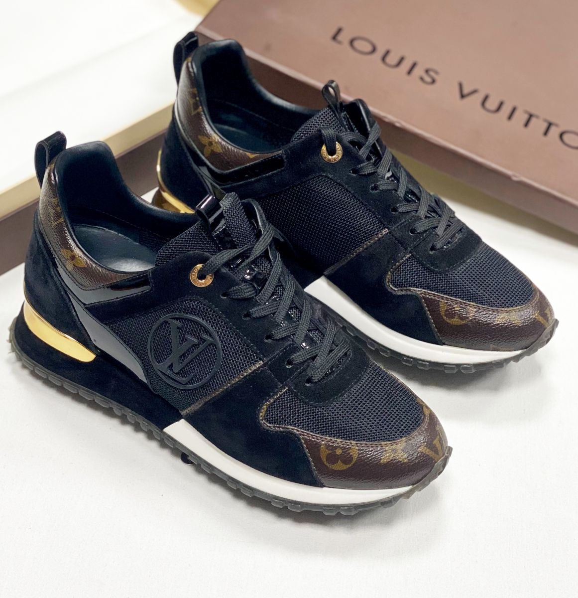 Кроссовки Louis Vuitton размер 36.5 цена 46 965 руб
