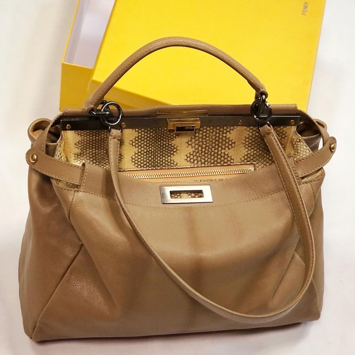 Сумка Fendi  размер 40/30 цена 61 540 руб 