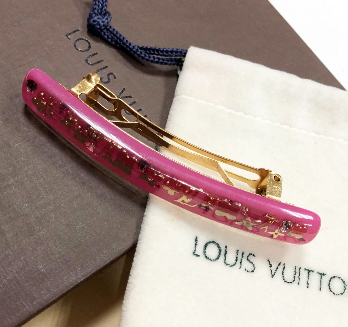 Заколка Louis Vuitton цена 7 693 руб 