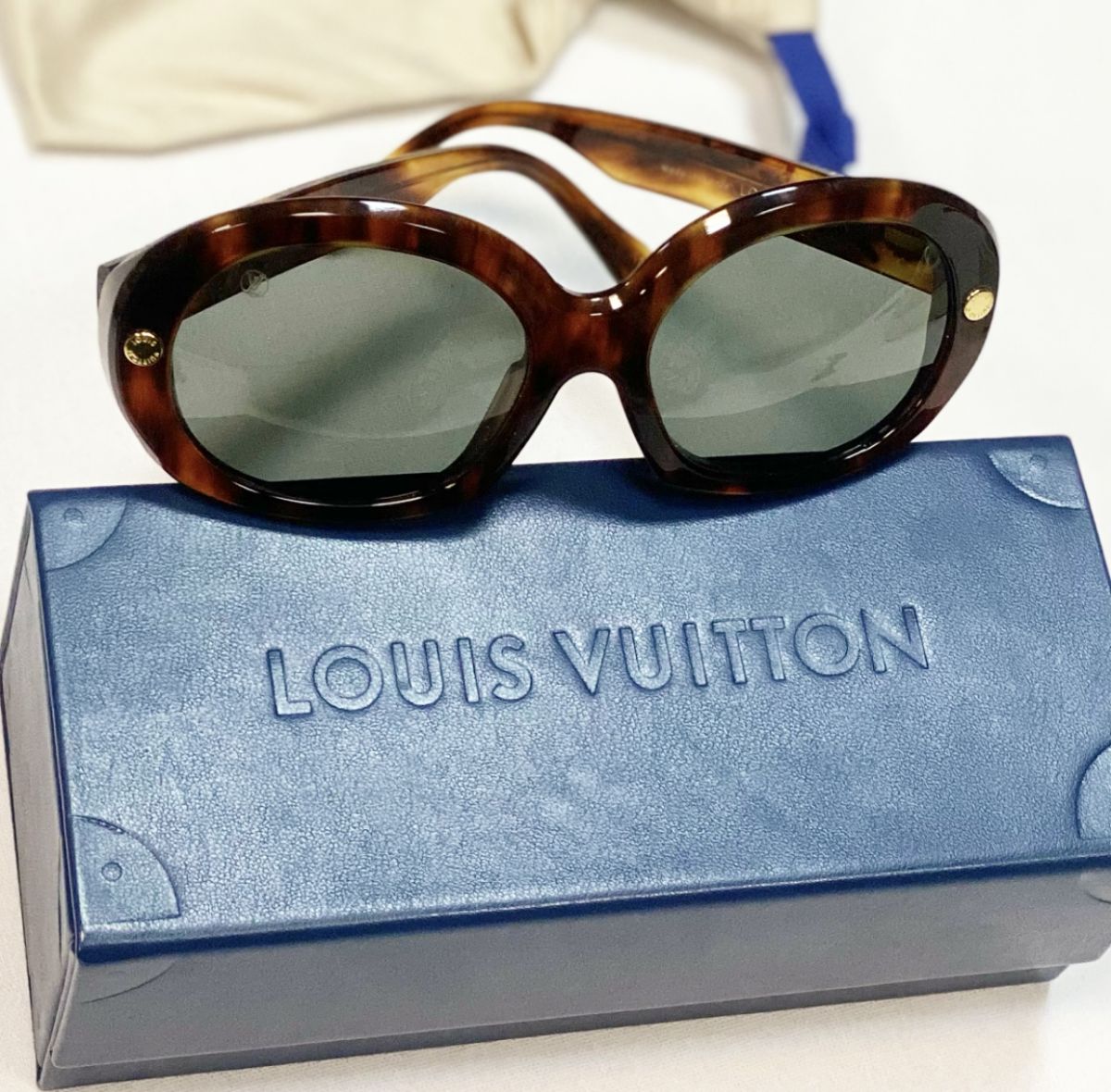 Очки Louis Vuitton цена 18 463 руб 