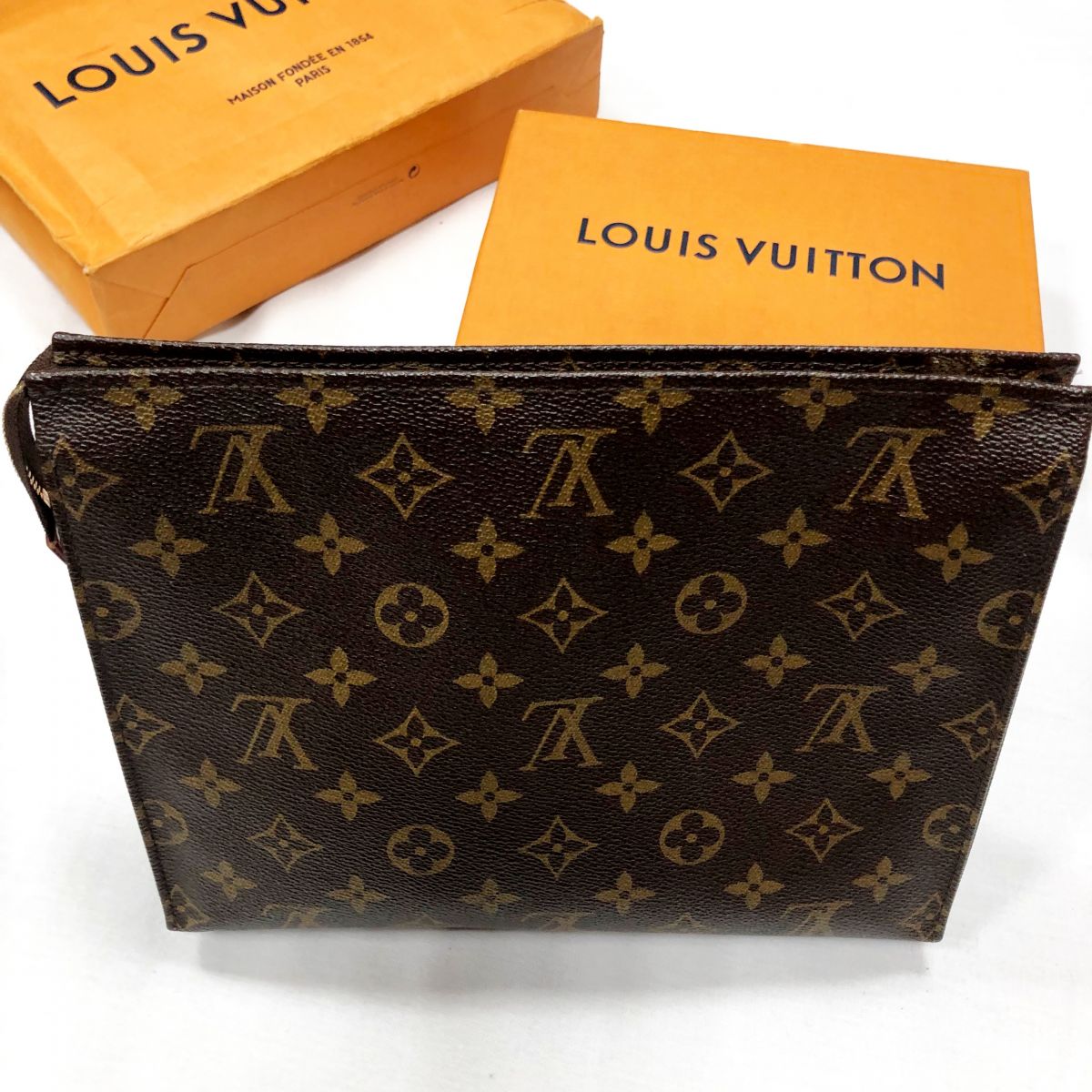 Косметичка LOUIS VUITTON цена 23 078 руб