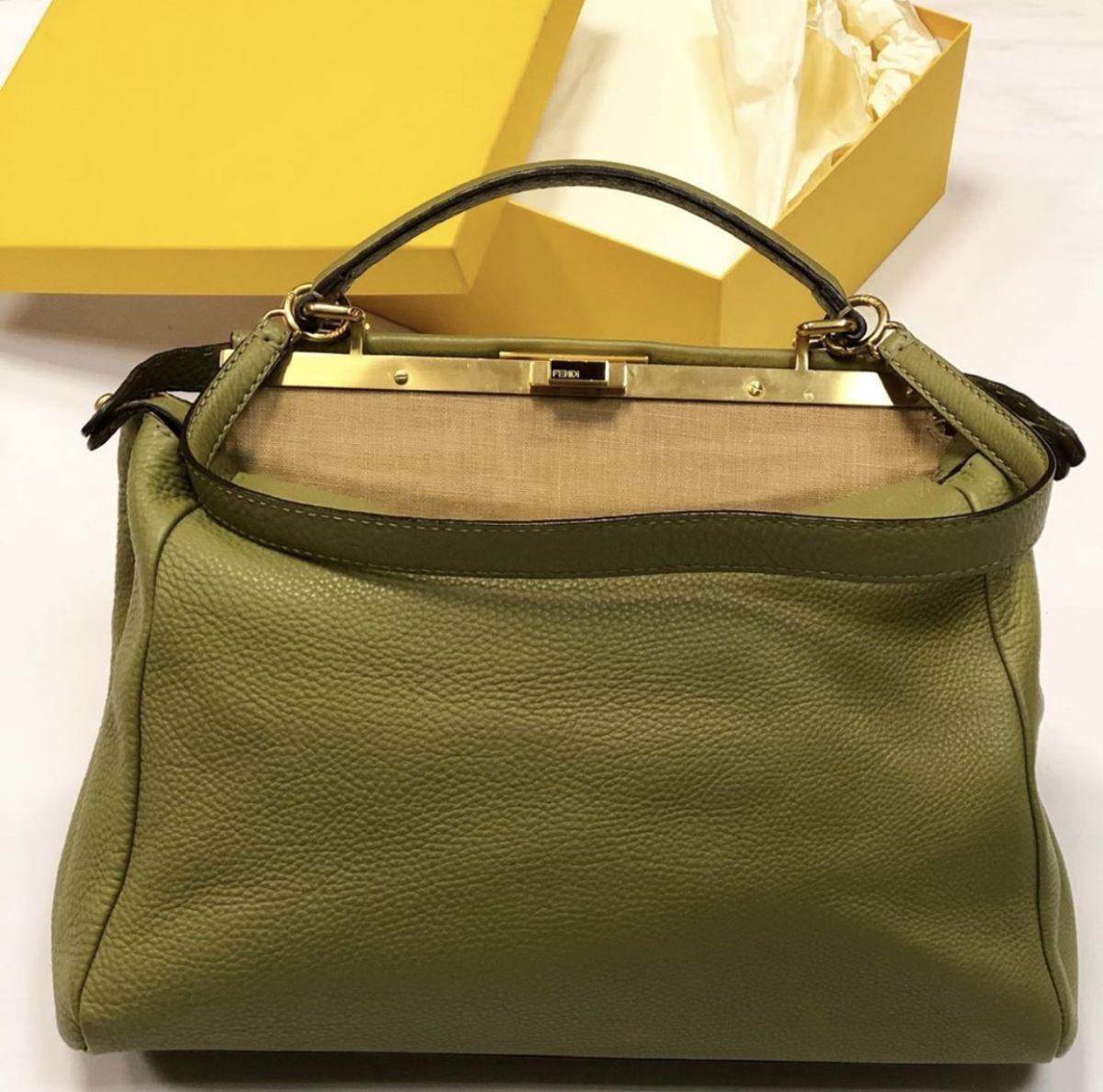 Сумка Fendi размер 38x30 цена 64 617 руб