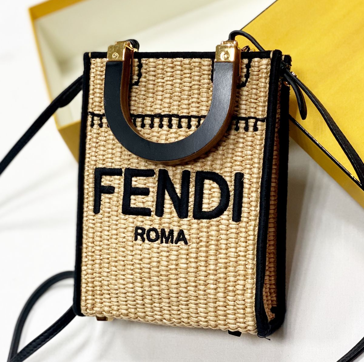 Сумочка Fendi размер 13/19 цена 53 847 руб 