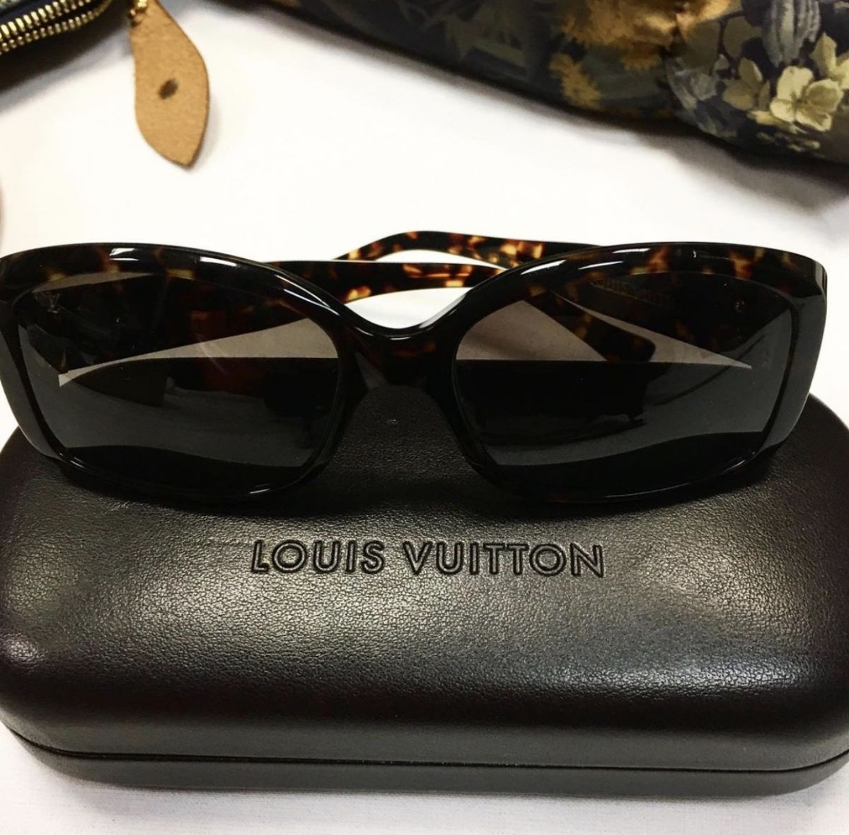 Очки LOUISVUITTON цена 7 693 руб