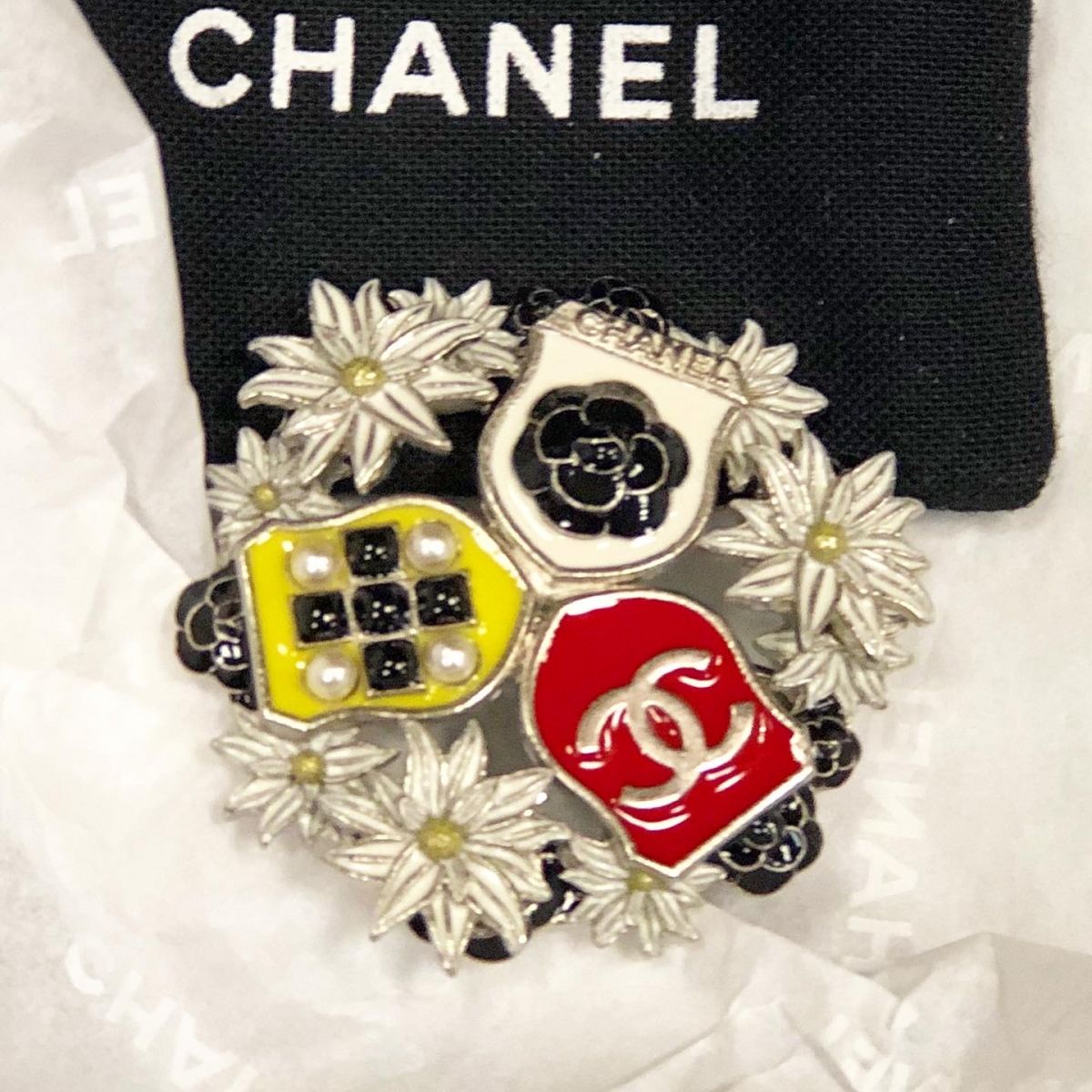 Брошка Chanel   цена 27 693 руб