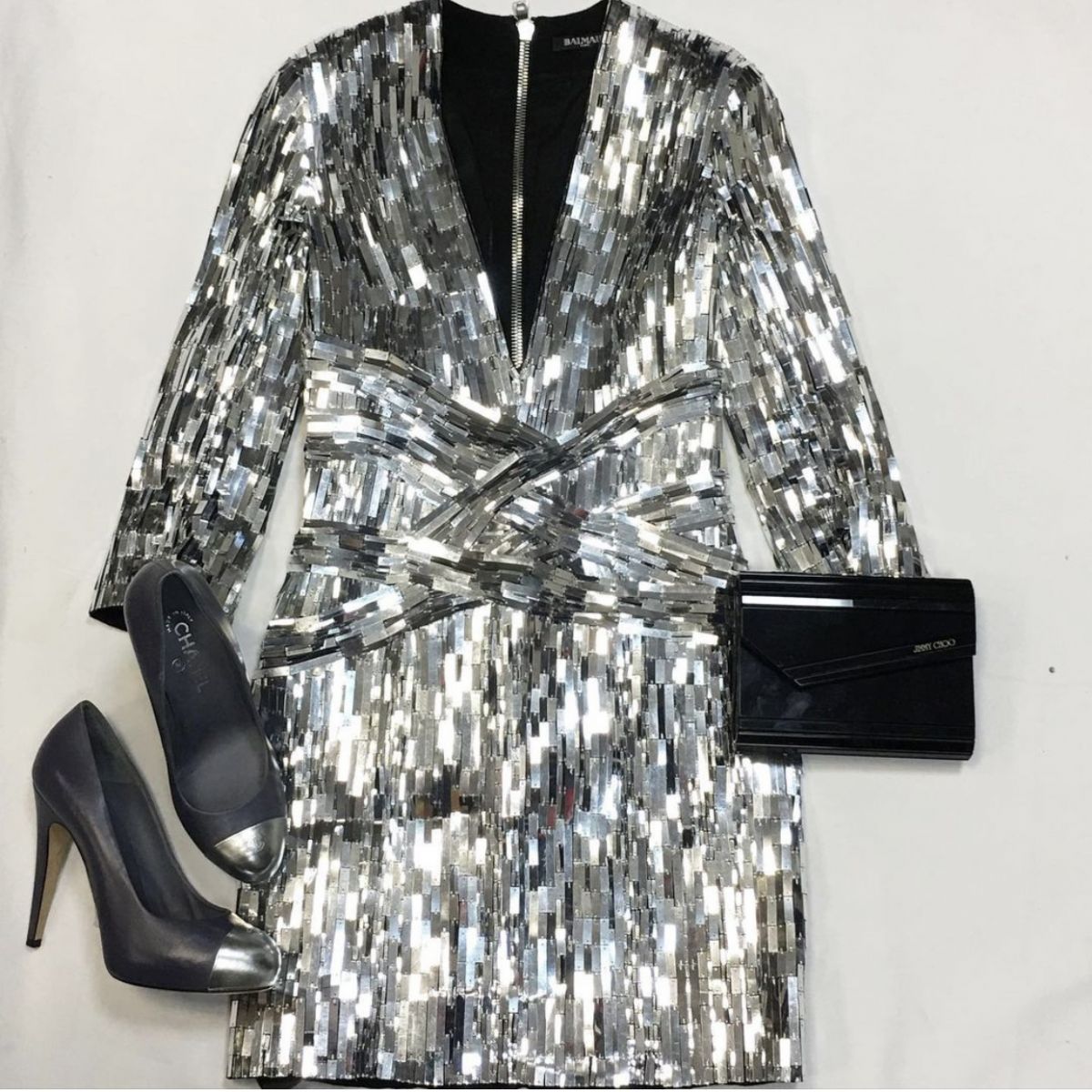 Платье Balmain  размер 36 цена 30 770 руб Туфли Chanel  размер 39 цена 15 385 руб Клатч Jimmy Choo 