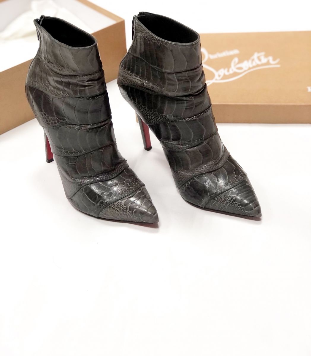 Ботильоны LOUBOUTIN размер 39 цена 15 385 руб 