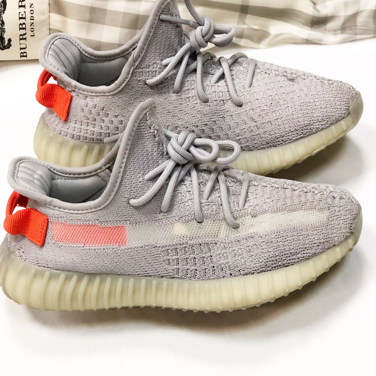 Кроссовки Yeezy размер 38.5 цена 10 770 руб 