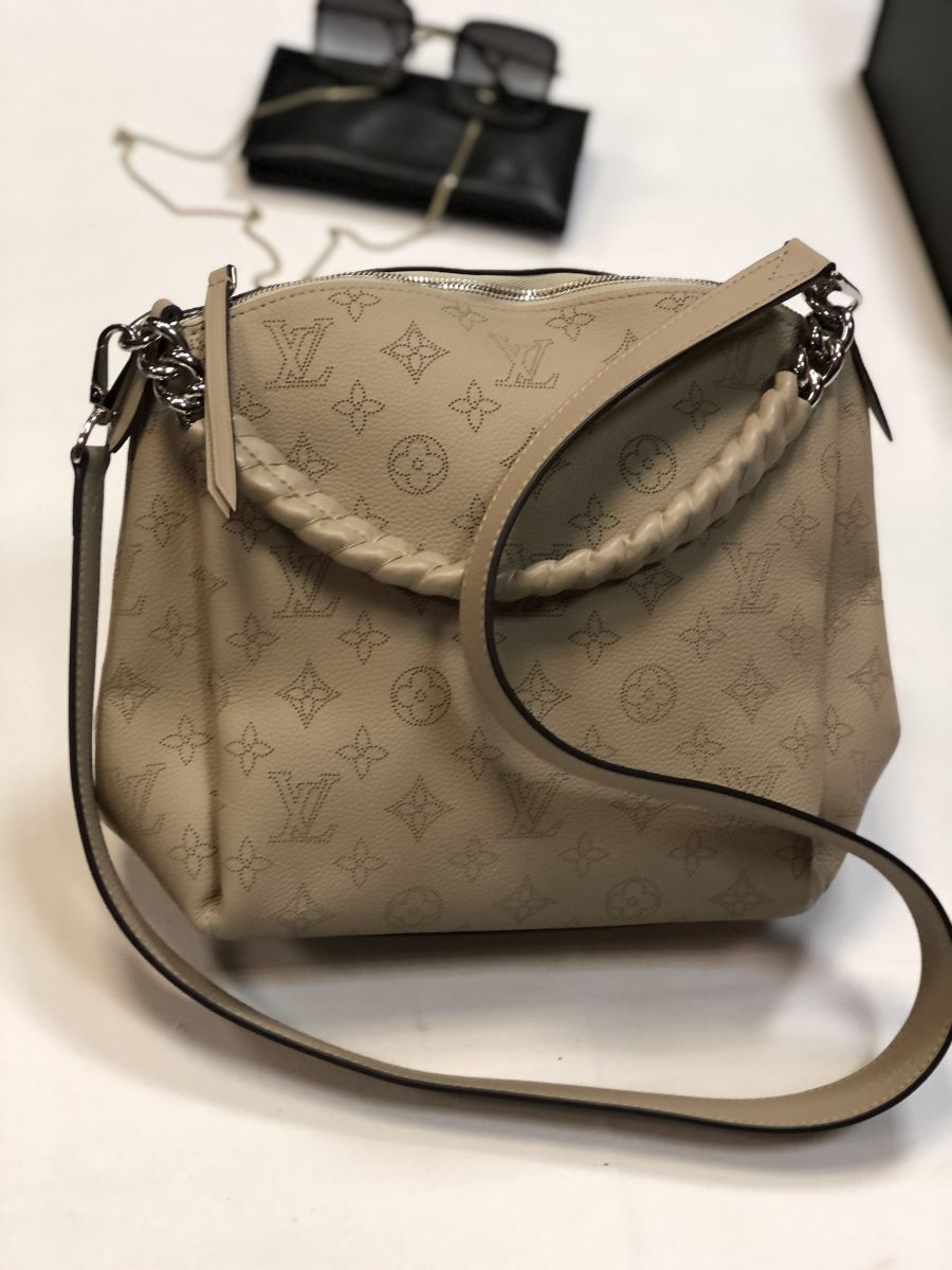 Сумочка Louis Vuitton размер 22/24 цена 84 616 руб 