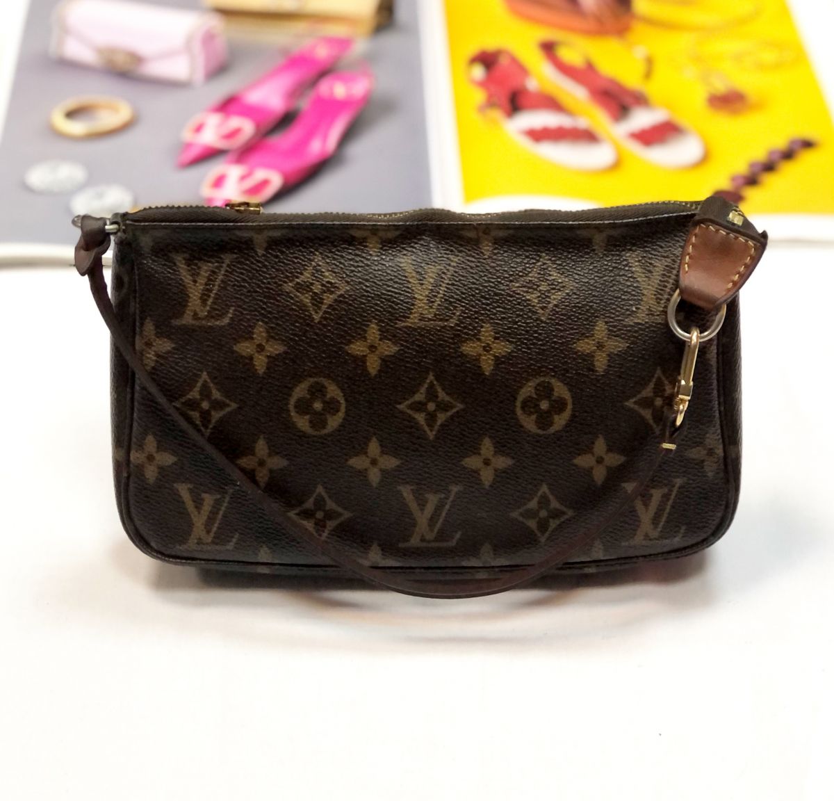 Сумочка LOUIS VUITTON размер 20/12 цена 23 078 руб