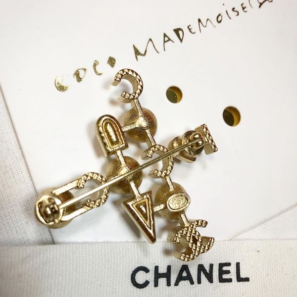 Брошка Chanel 