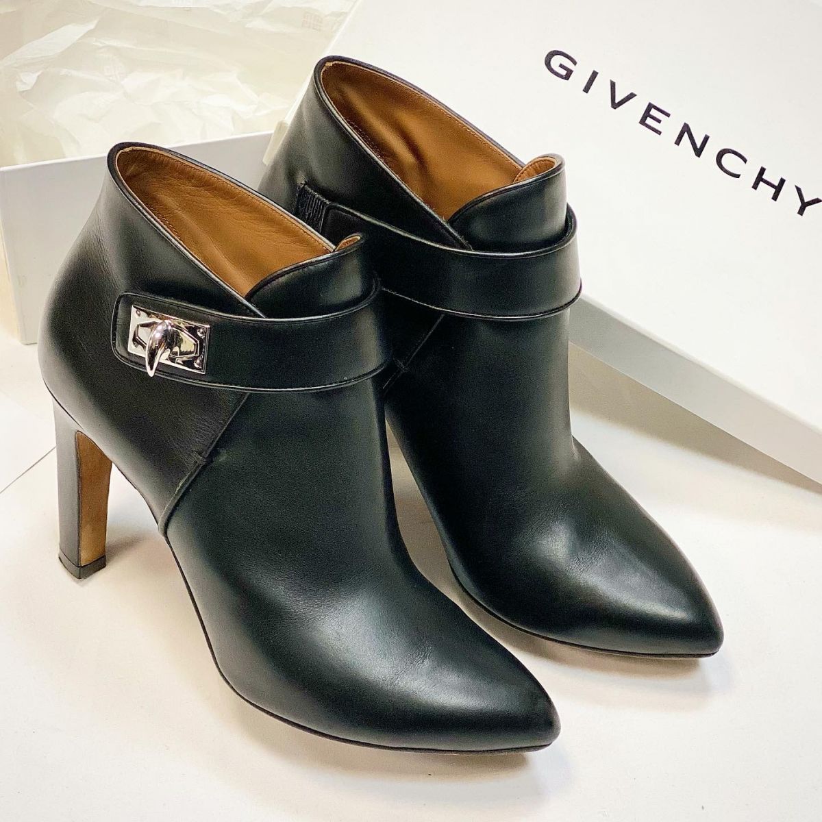 Ботильоны Givenchy  размер 38.5 цена 7 693 руб 