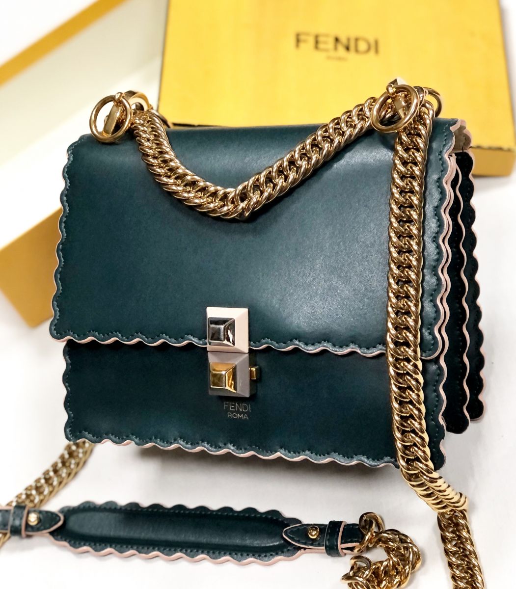 Сумка FENDI размер 20/15 цена 30 770 руб 