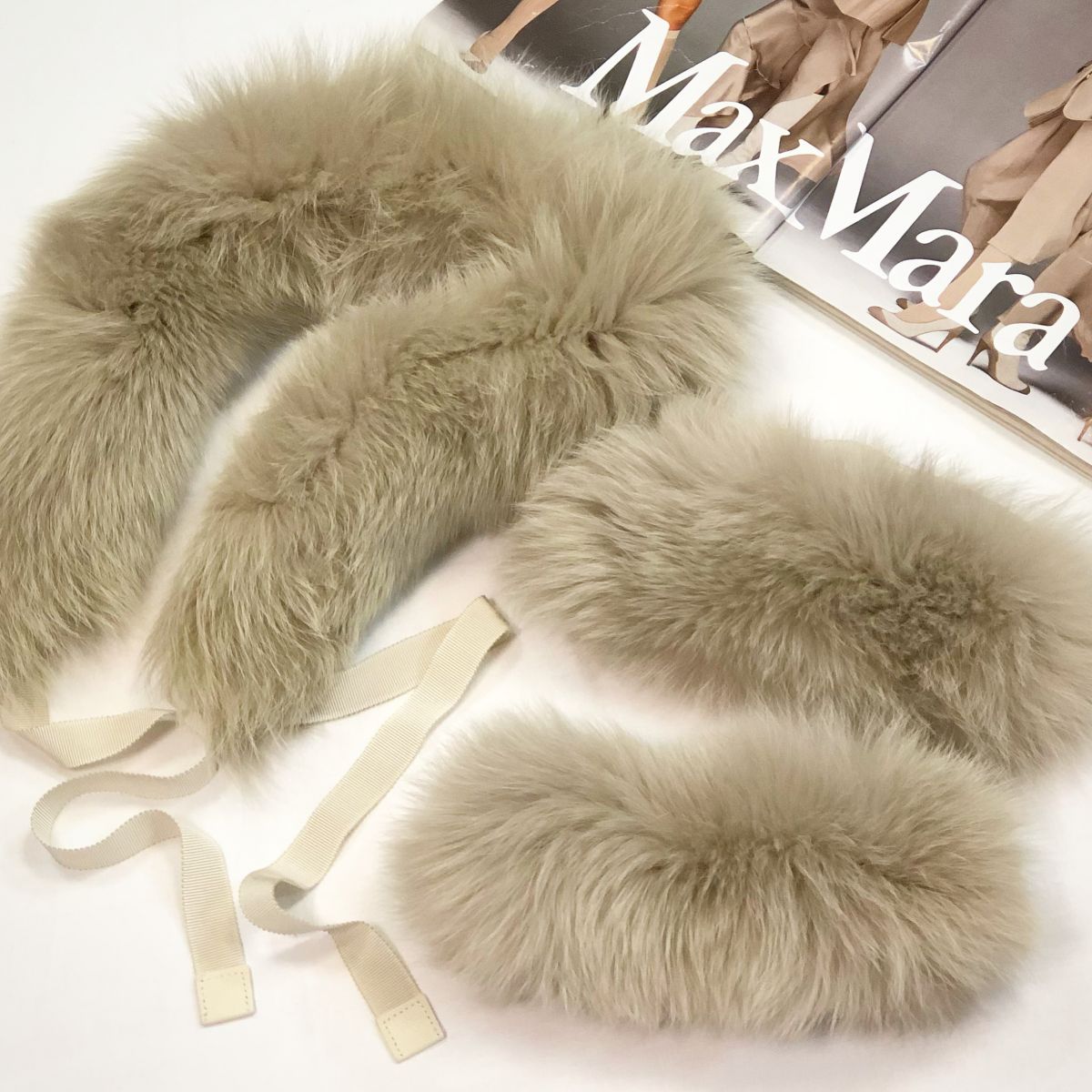 Воротник / мех лисы / Max Mara  цена 9 231 руб Манжеты / мех лисы / Max Mara  цена 9 231 руб