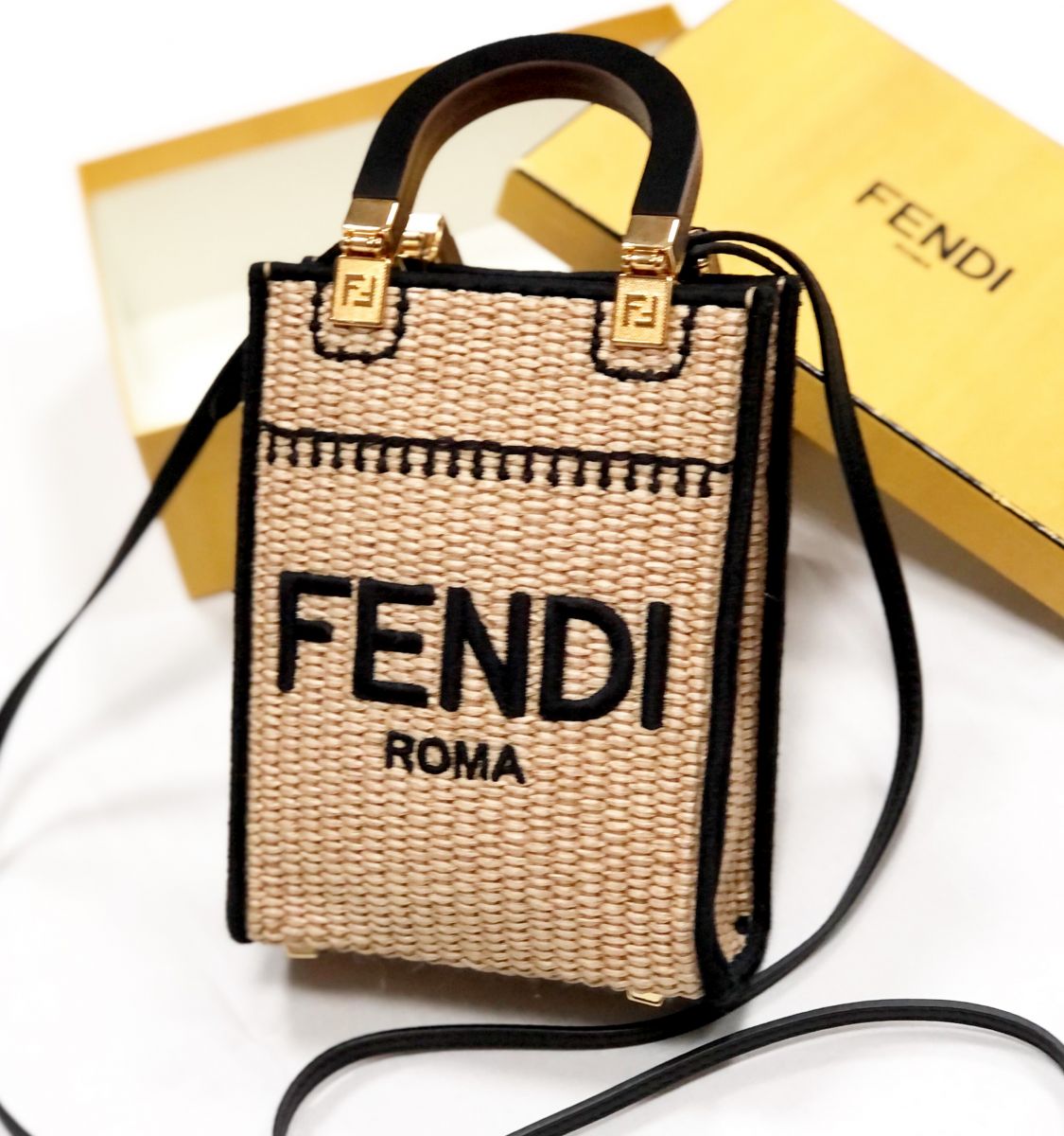 Сумки Fendi размер 14/18 цена 92 310 руб


