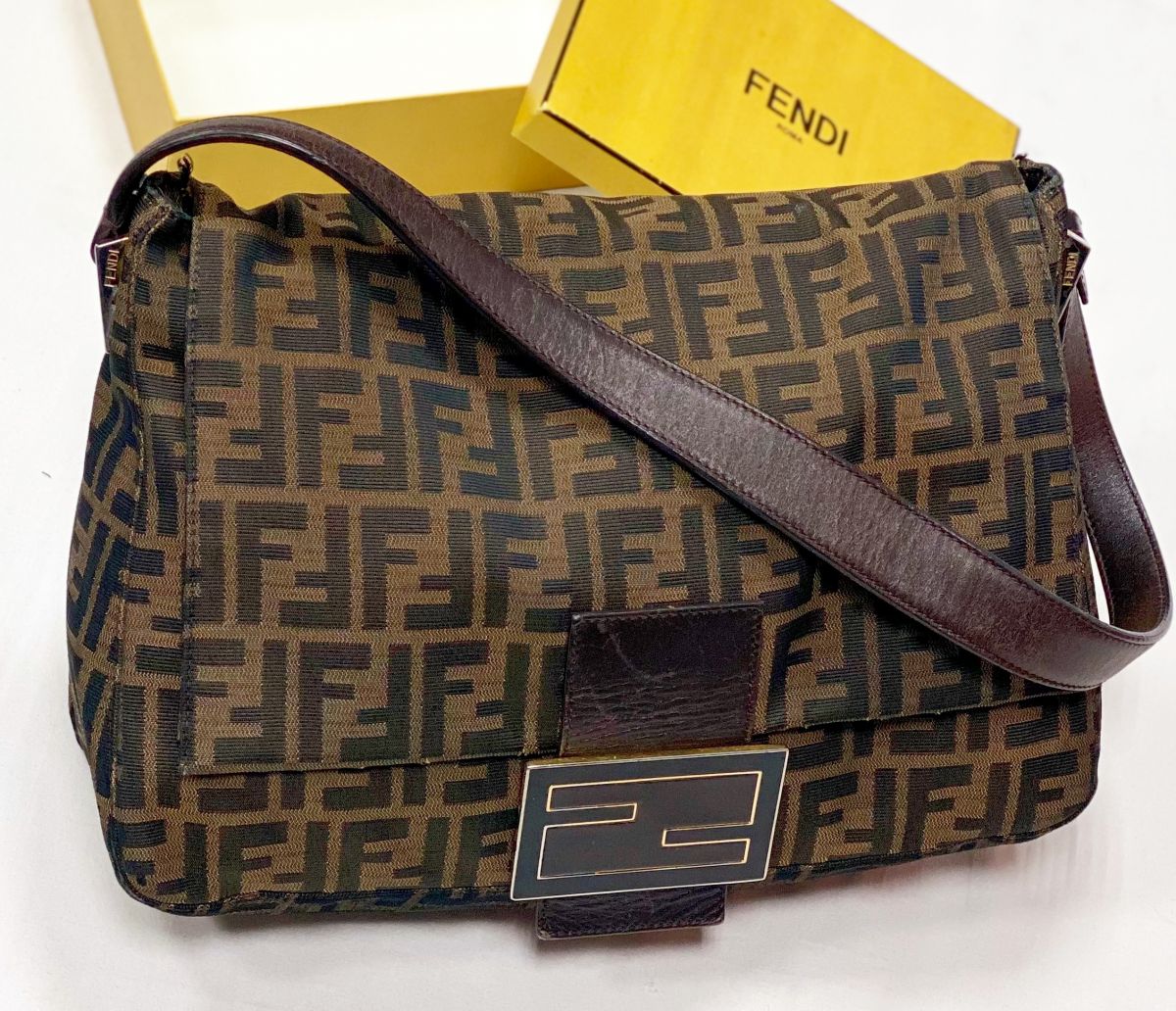 Сумка Fendi размер 32/22 цена 23 078 руб 