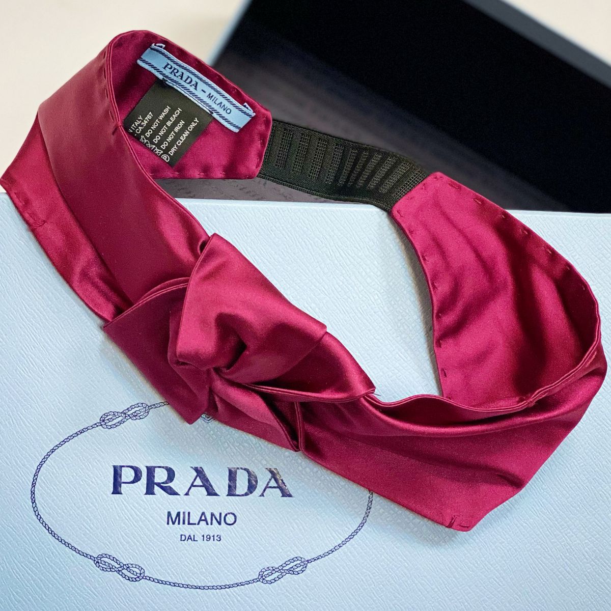 Повязка на голову Prada цена 7 693 руб 