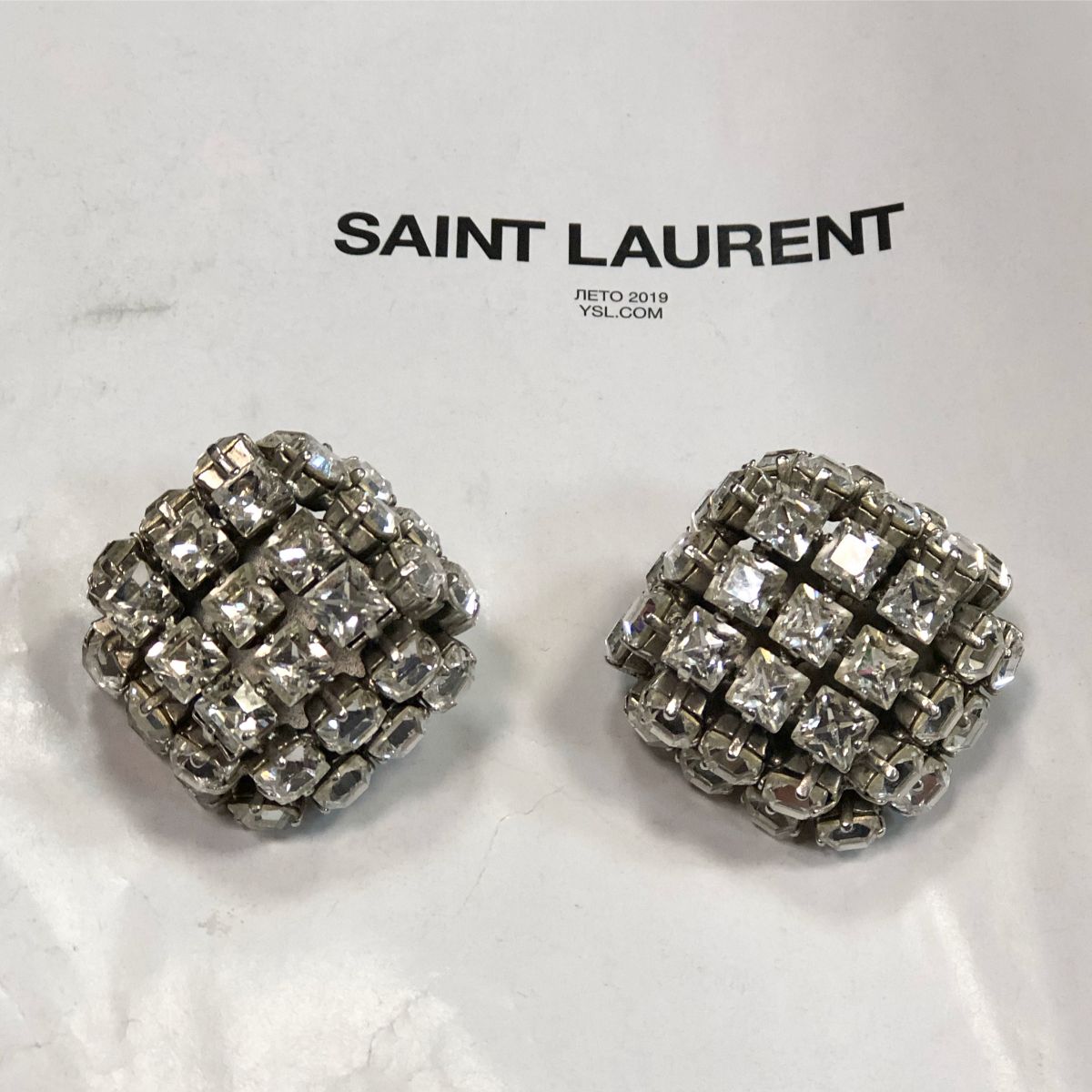 Клипсы/камни Saint Laurent цена 23 078 руб 