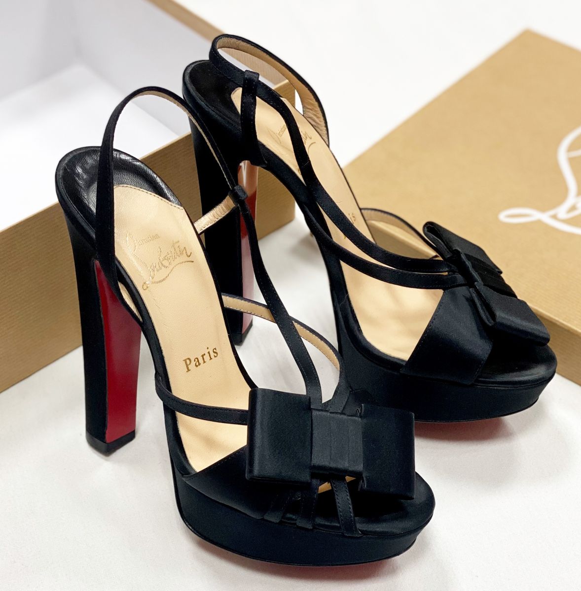 Босоножки Louboutin размер 37.5 цена 10 770 руб
