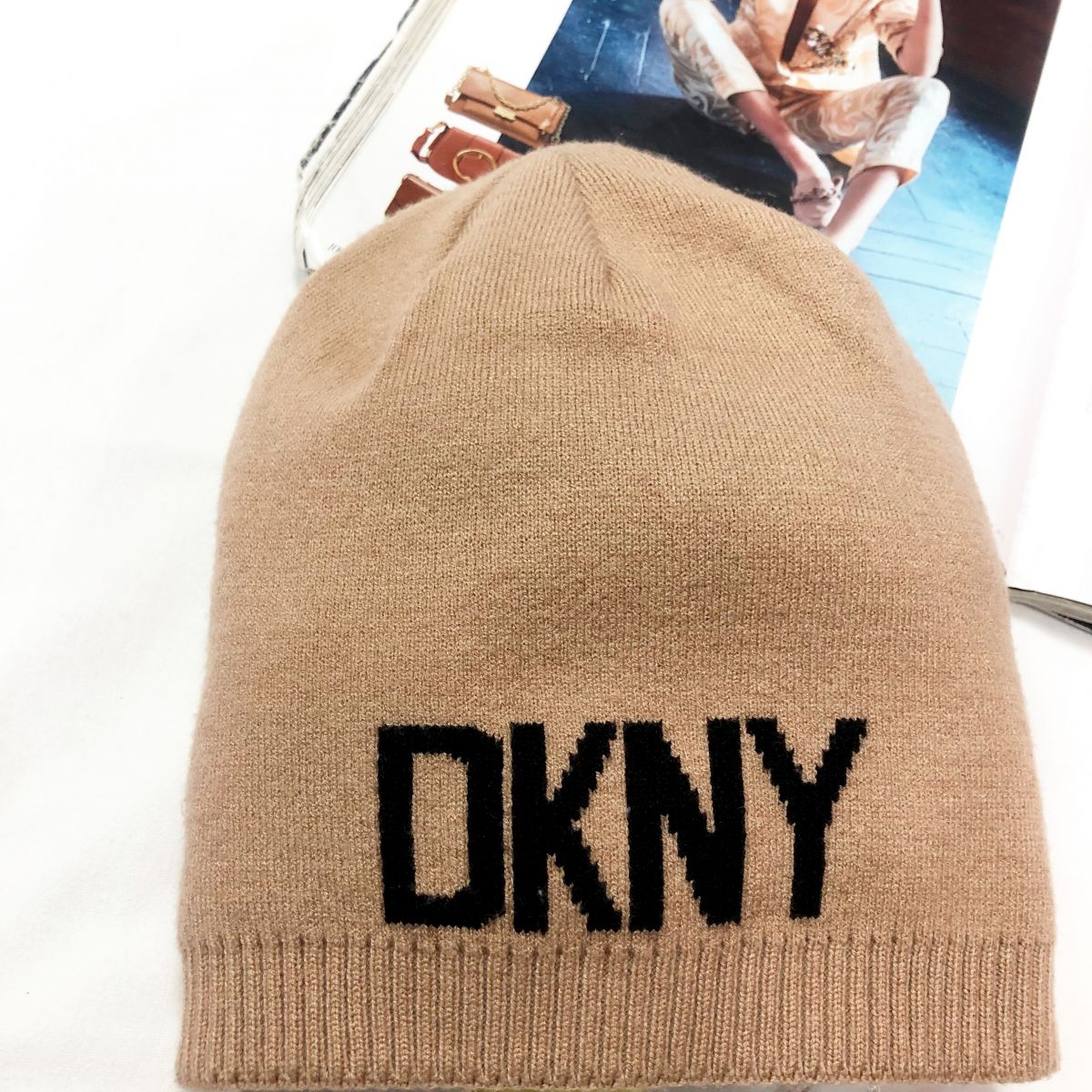 Шапка DKNY цена 4 616 руб