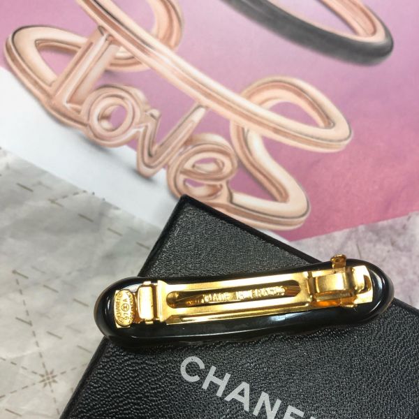 Заколка Chanel 