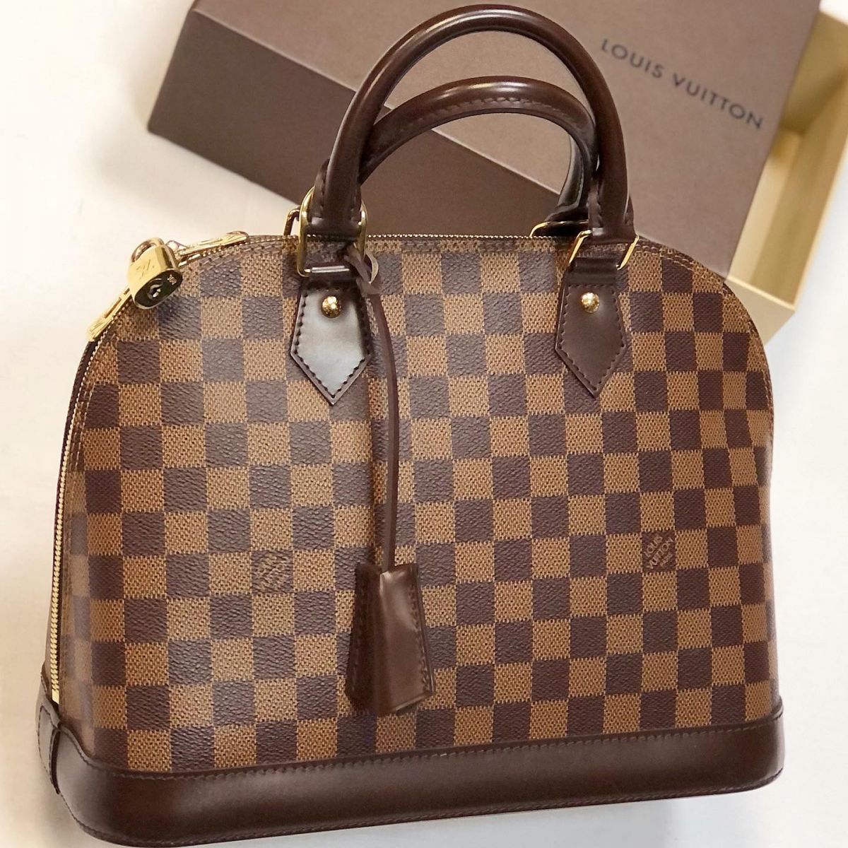 Сумка Louis Vuitton  размер 30/25 цена 30 770 руб