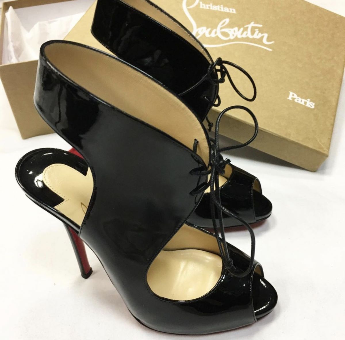 Босоножки Louboutin размер 37.5 цена 23 078 руб