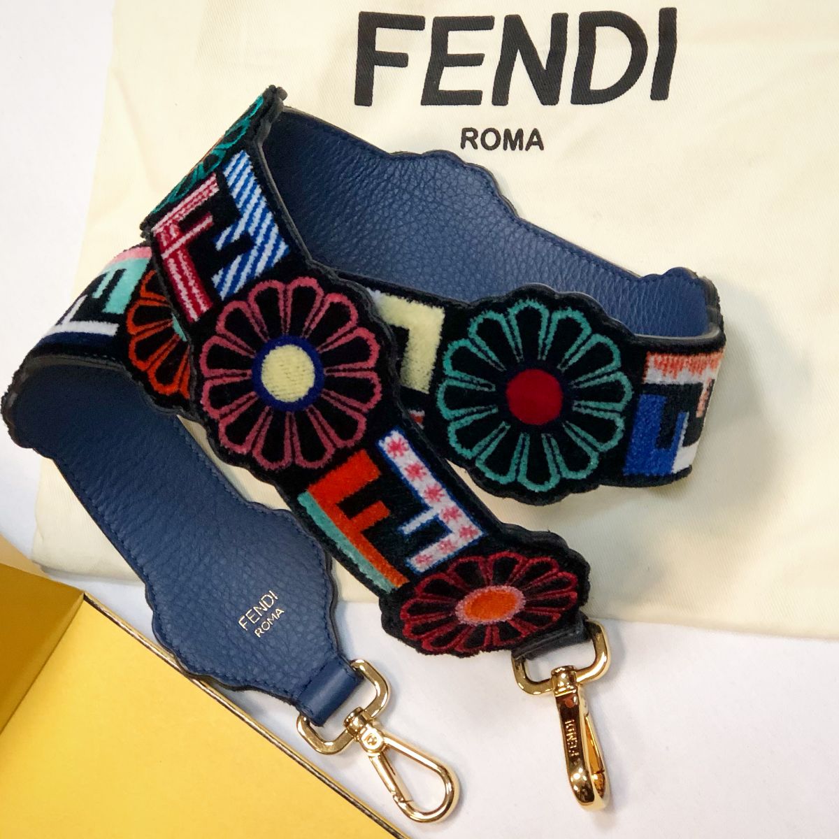 Ремень на сумку Fendi  цена 23 078 руб 