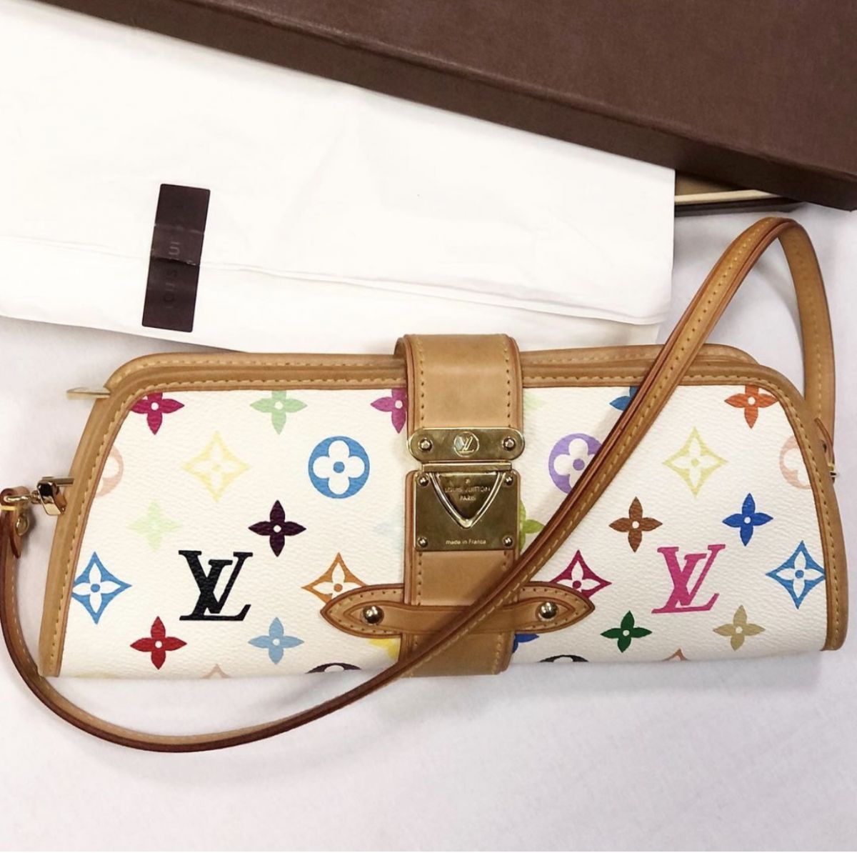 Сумочка LOUIS VUITTON  размер 11*27 цена 26 155 руб