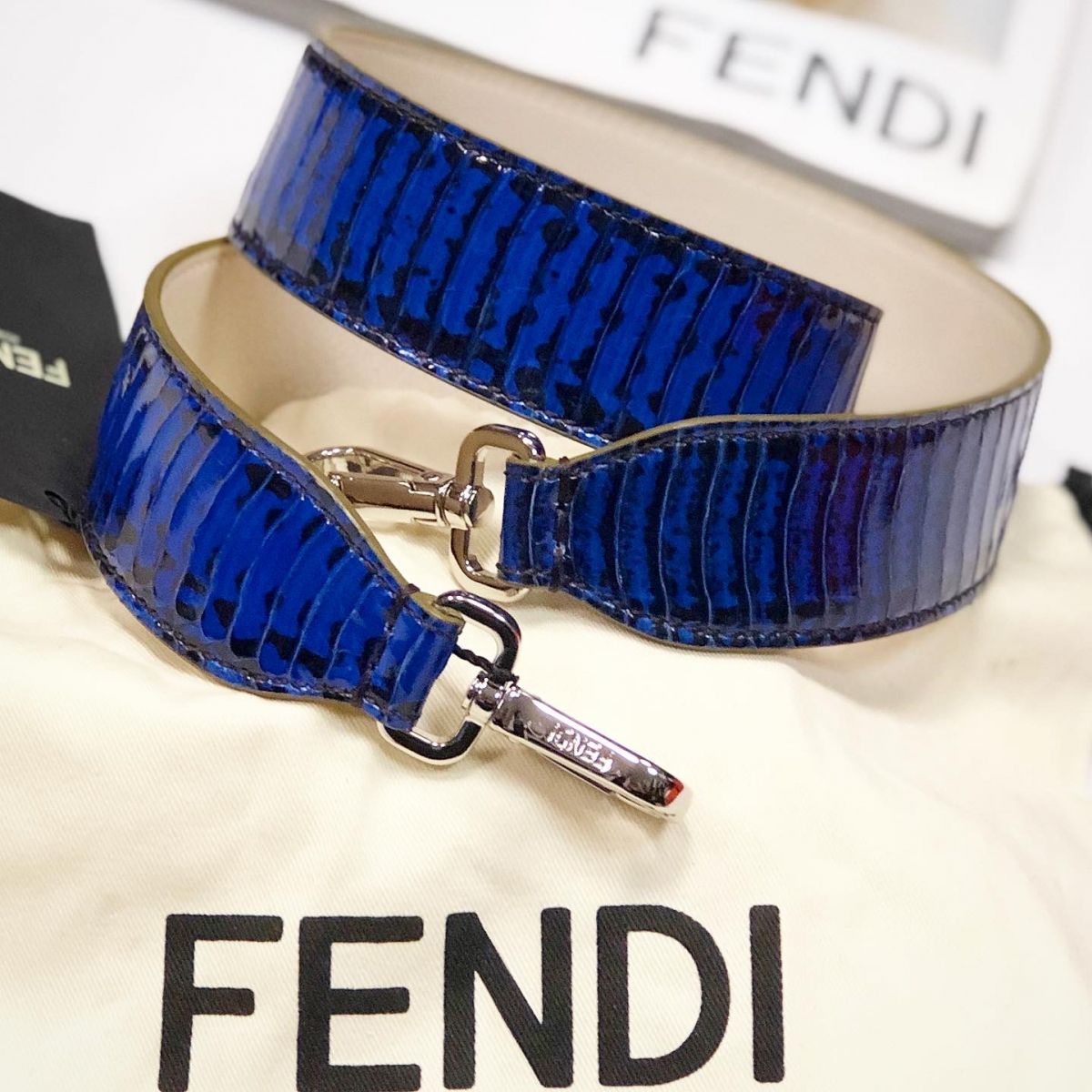 Ремень для сумки / рептилия / Fendi цена 18 463 руб / новый с бирками /