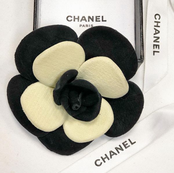 Брошка Chanel 