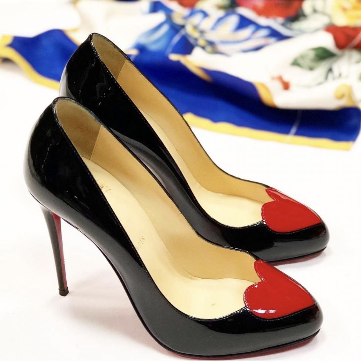 Туфли Louboutin  размер 37.5 цена 15 385 руб