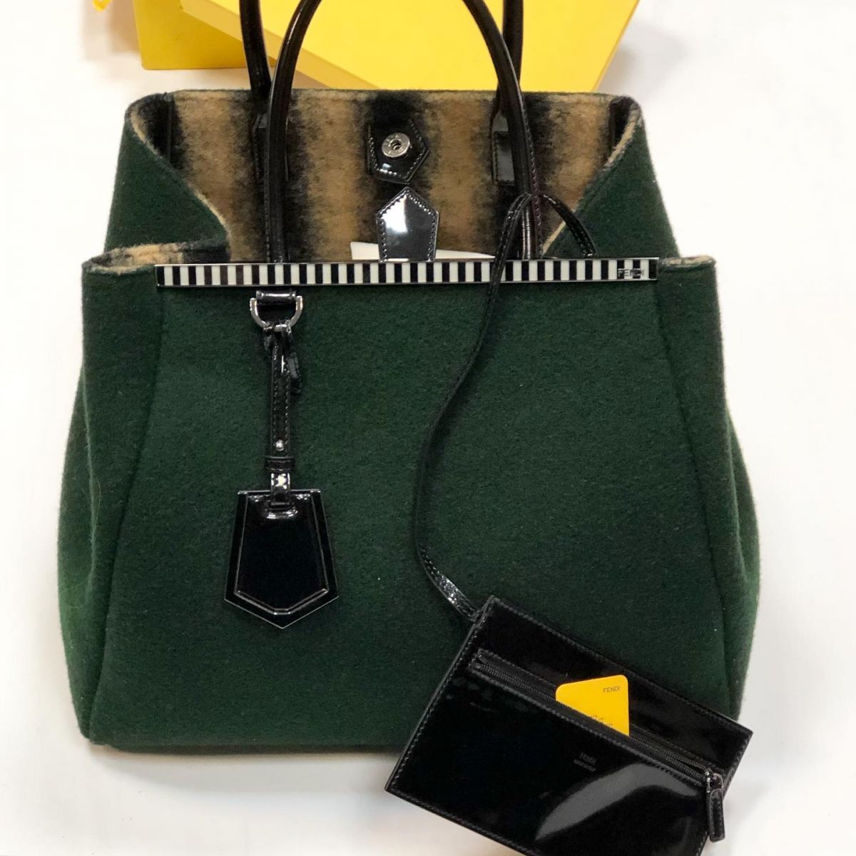 Сумка Fendi размер 32/35 цена 38 463 руб /карточка / 