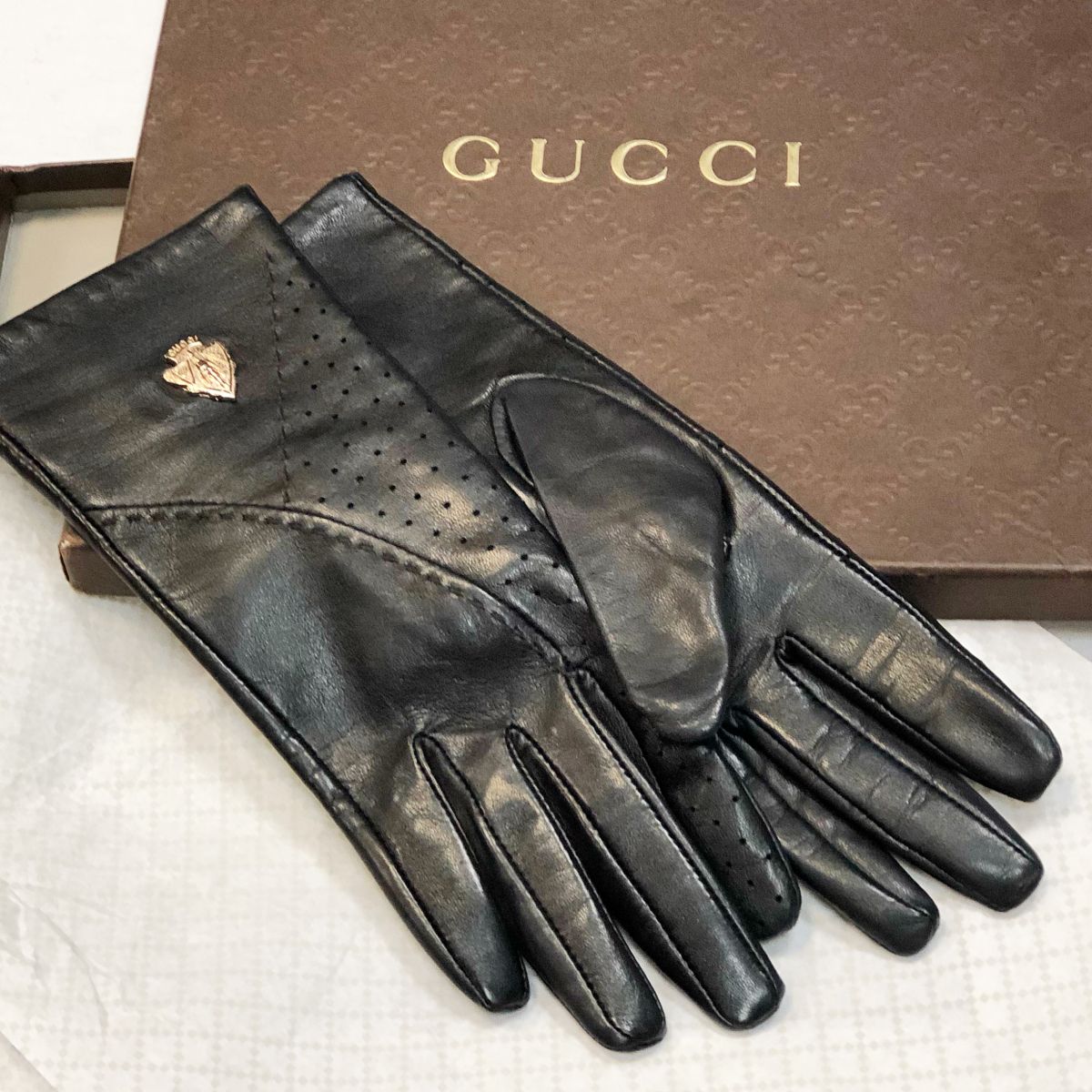 Перчатки / кожа / Gucci  размер 6.5 цена 7 693 руб 