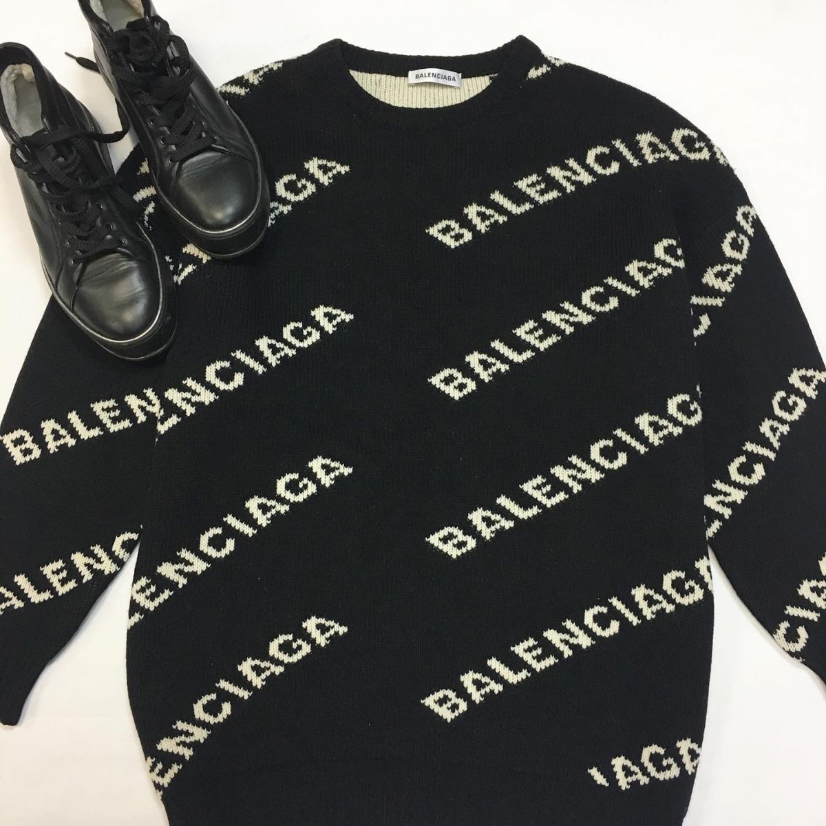 Свитер Balenciaga  размер 36 цена 23 078 руб 