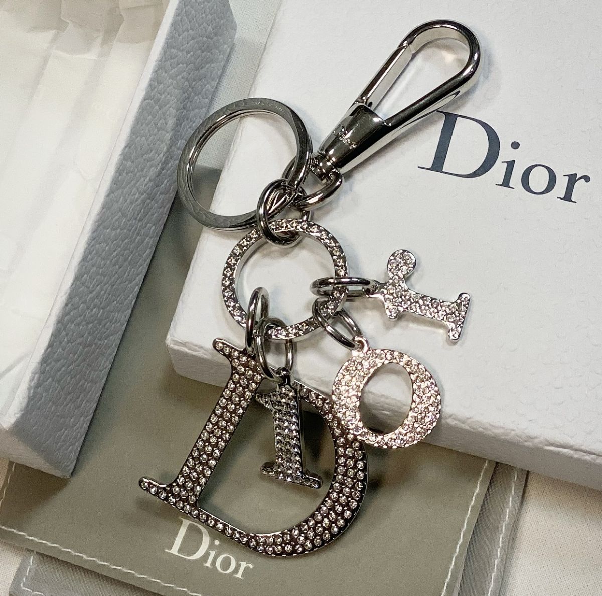 Брелок Dior цена 10 770 руб / упаковка / 