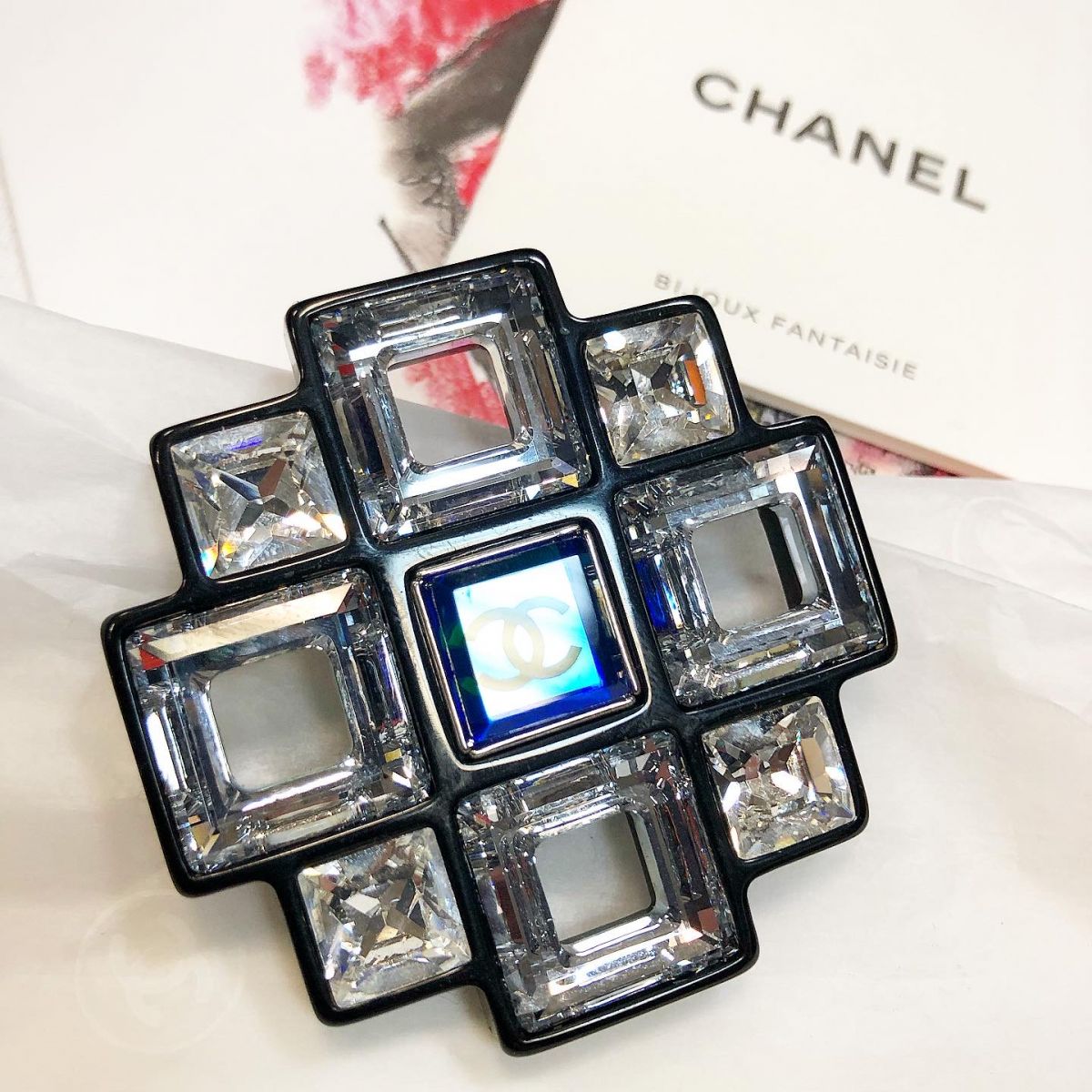 Брошка Chanel  цена 30 770 руб 