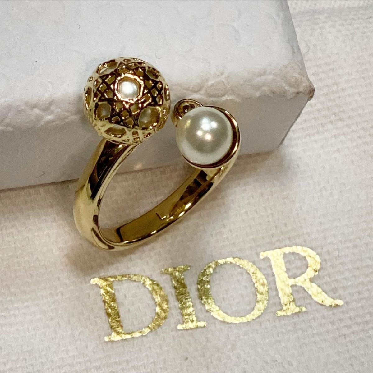 Кольцо Dior цена 27 693 руб 