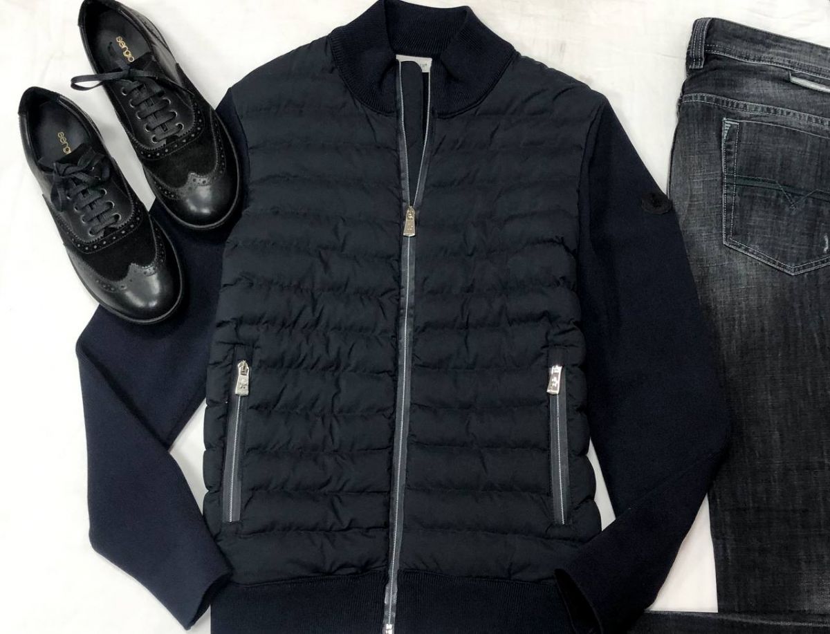 #Mechtamen 
Куртка бомбер MONCLER размер L цена 15 385 руб