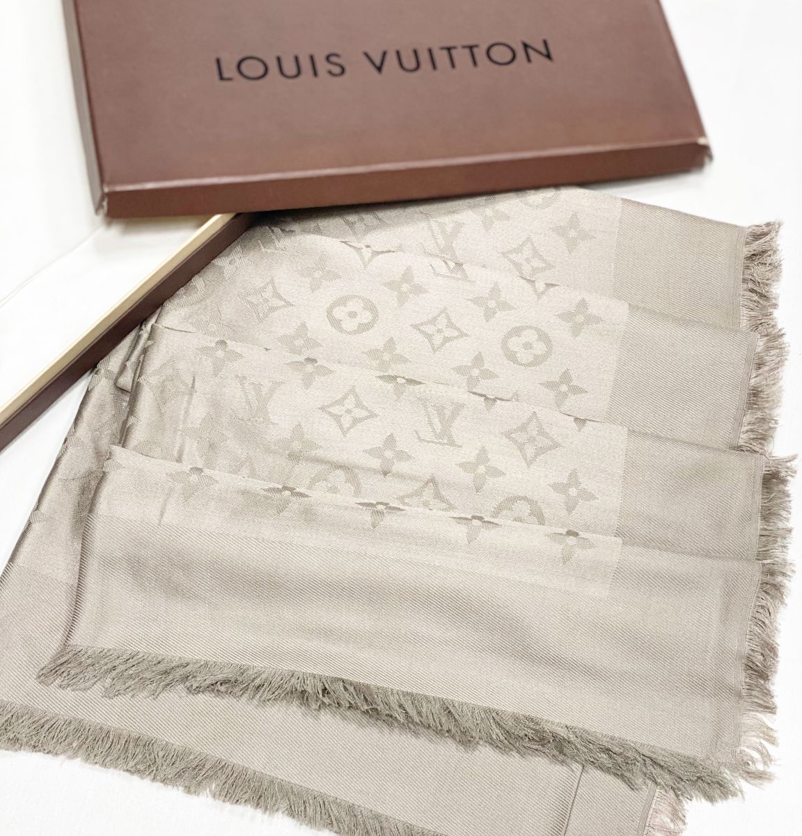 Платок  Louis Vuitton размер 140/140 цена 23 078 руб

