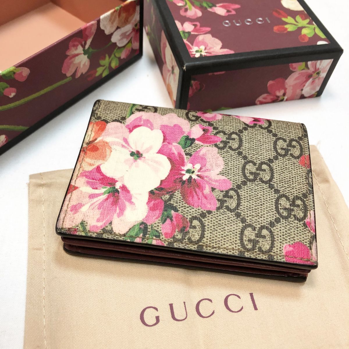 Кошелек Gucci цена 15 385 руб /в коробке/