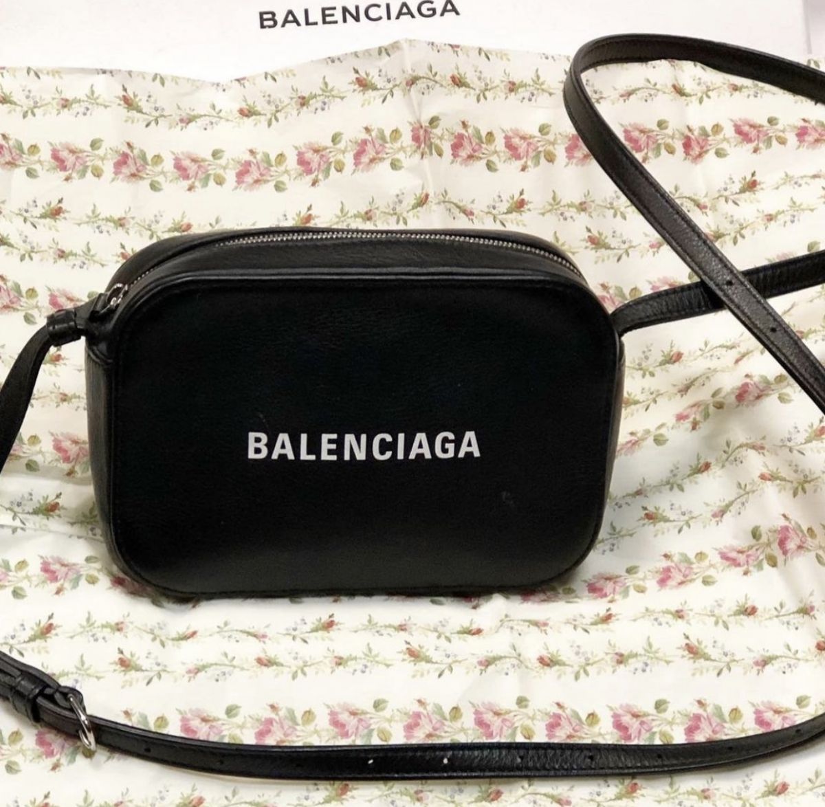 Сумочка Balenciaga  размер 15/11 цена 40 001 руб