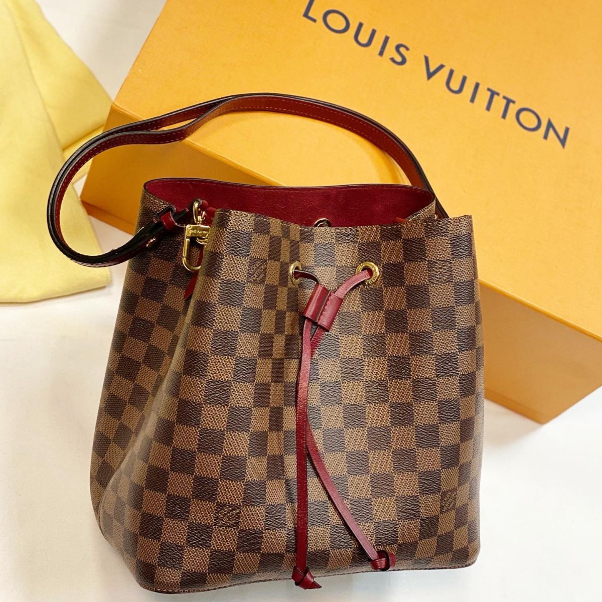 Сумка Louis Vuitton размер 25/27 цена 107 693 руб / новая / упаковка / 