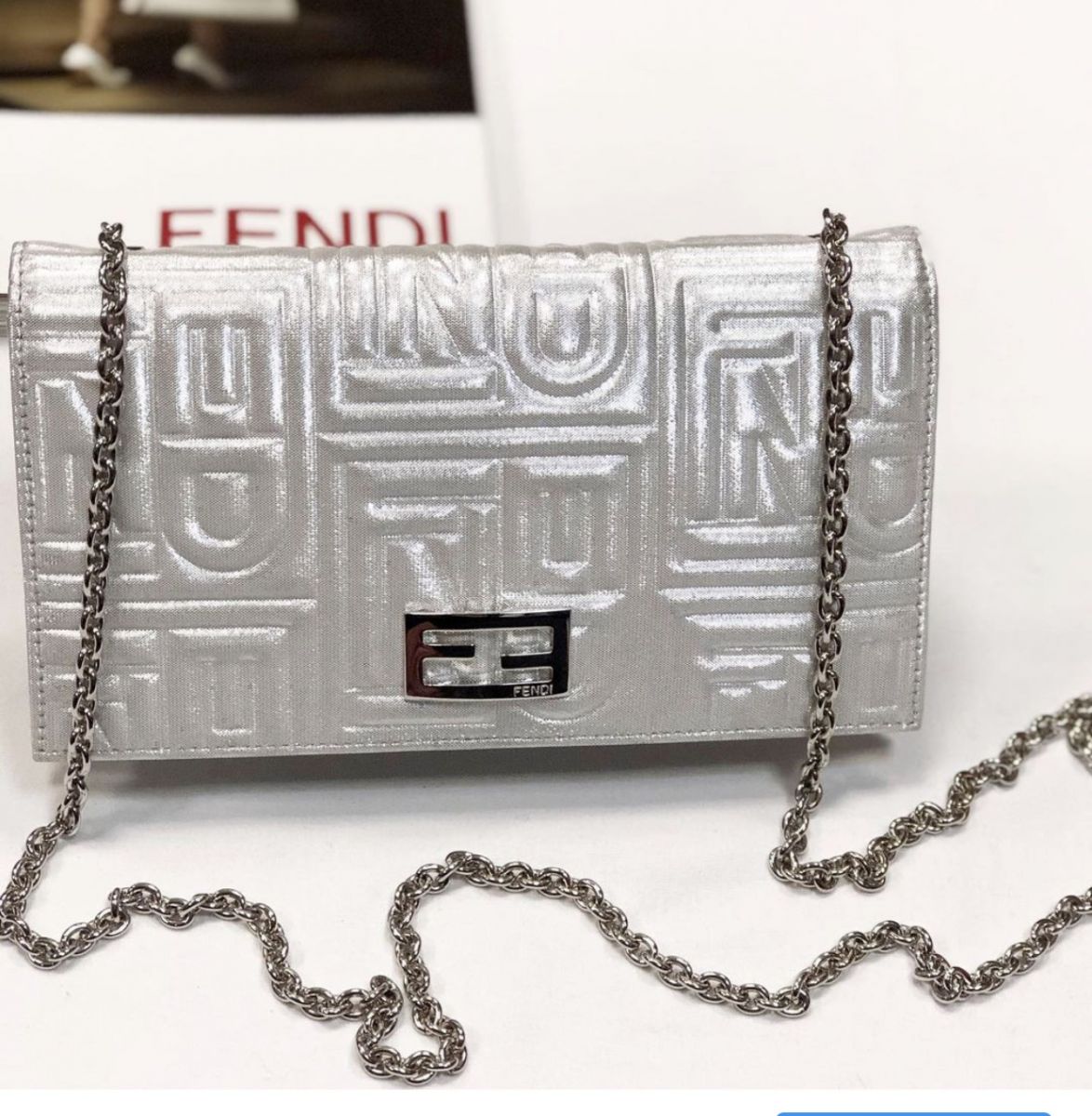 Сумочка Fendi размер 19/10 цена 23 078 руб