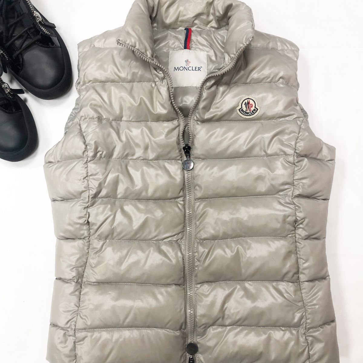 Жилет MONCLER размер 1 цена 9 231 руб 