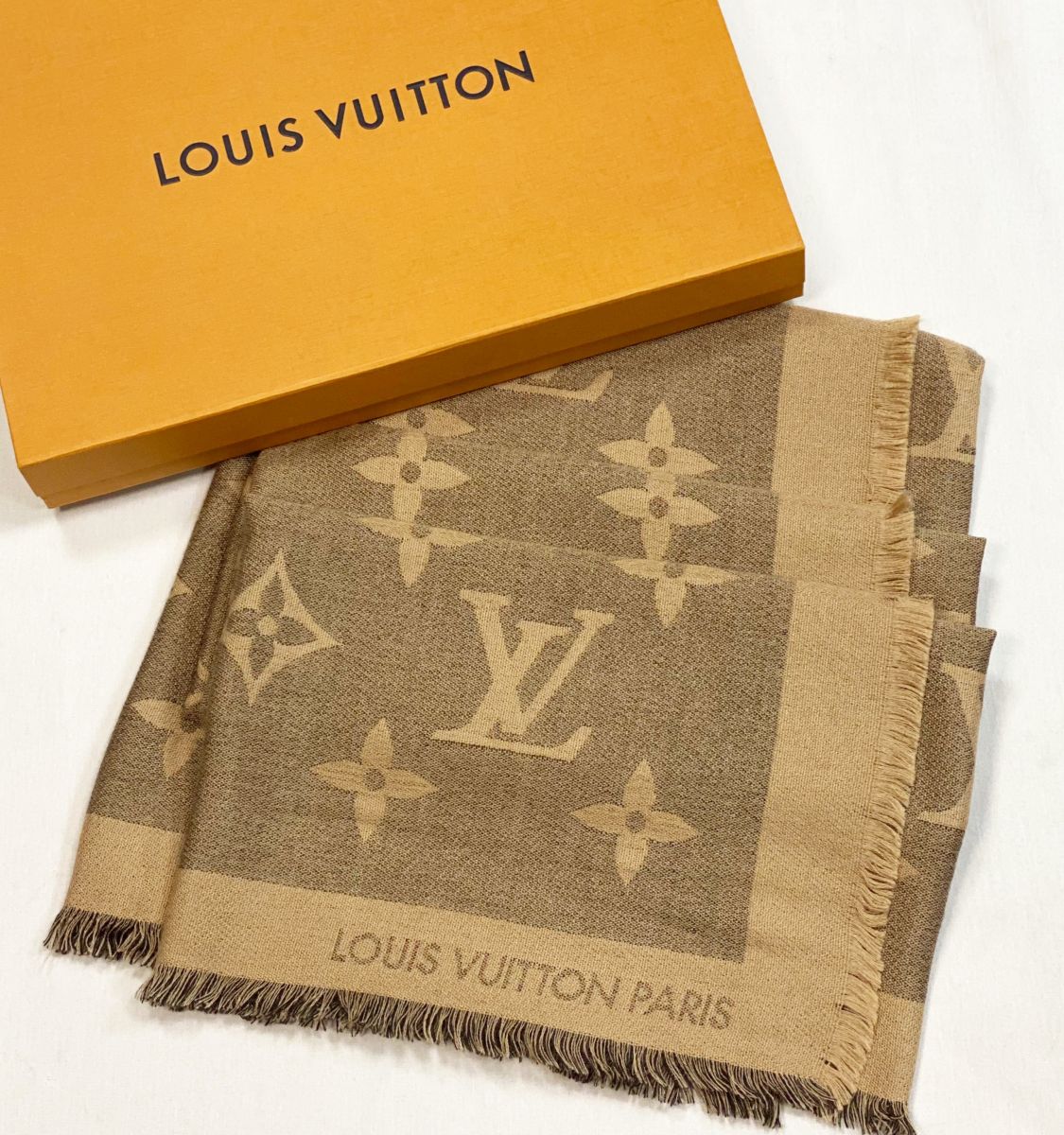 Палантин/кашемир/ Louis Vuitton размер 140/140 цена 76 925 руб /в коробке/ 